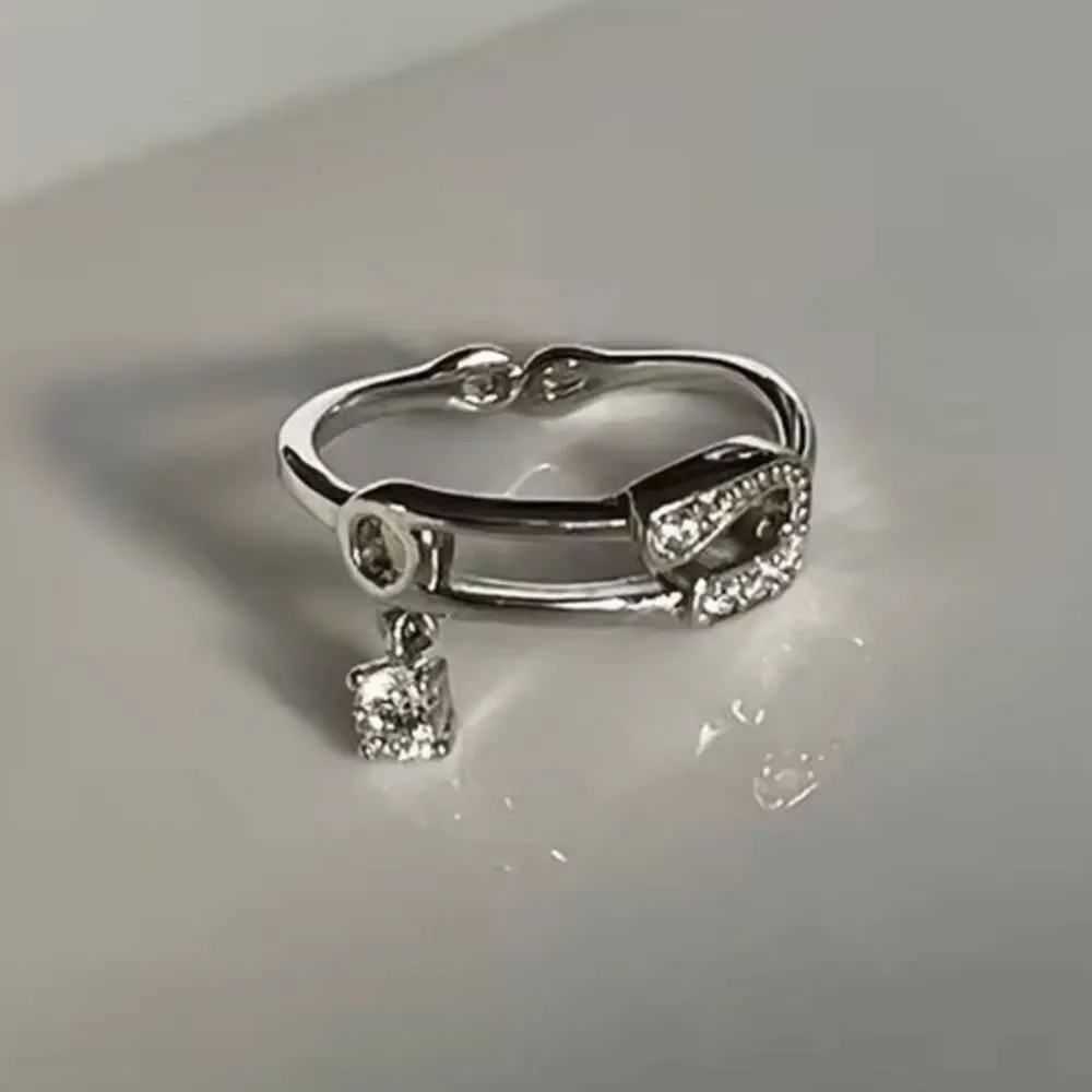 The dangle pin ring in 925 silver
